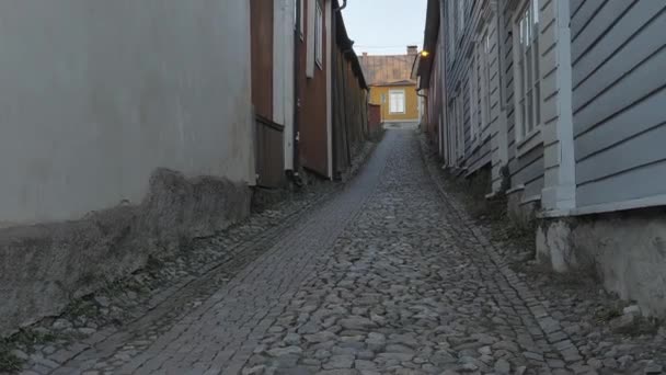 Impressionante scatto di un'antica strada nel centro storico di Porvoo Finlandia. - Filmati, video