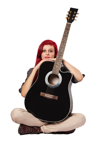Nainen pitelee kitaraa.
 - Valokuva, kuva
