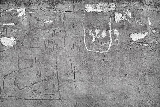 Stary Grunge rozdarty zabytkowe plakaty i reklamy Tekstura tła. Grungy Miejski Mur z pogniecionym, pogniecionym, podartym i brudnym tłem. Scrapped Paper Powierzchnia teksturowane tło. - Zdjęcie, obraz