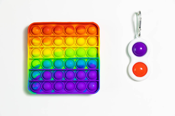Pop It Simple Dimple - sensorial anti-estrés Fidget juguetes aislados fondo blanco - Foto, imagen
