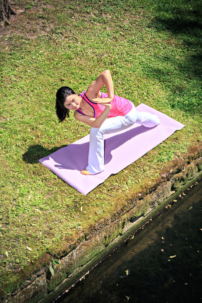 Yoga no parque
 - Foto, Imagem