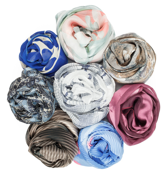 El conjunto de bufandas de seda asociados rosa
 - Foto, imagen