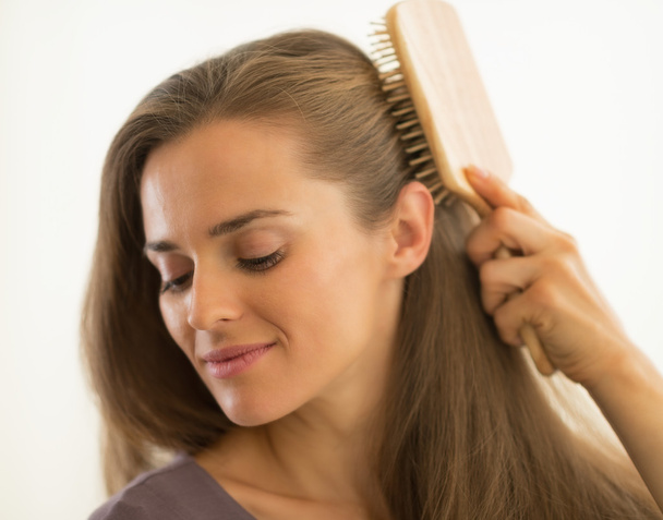 Young woman combing hair - Photo, Image