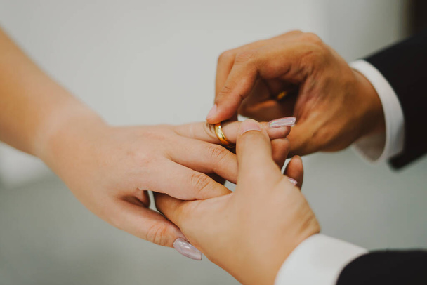 Newly wed couple's hands with wedding rings - Fotoğraf, Görsel