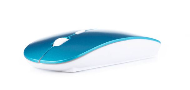 Blu wireless moderno mouse del computer isolato su sfondo bianco - Foto, immagini