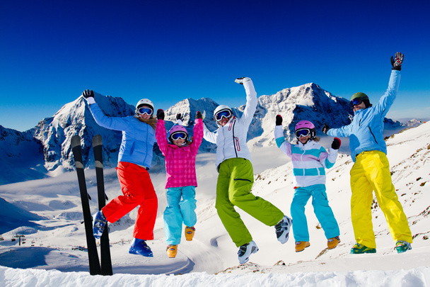 Ski, neige et plaisir hivernal - heureuse équipe de ski familiale
 - Photo, image