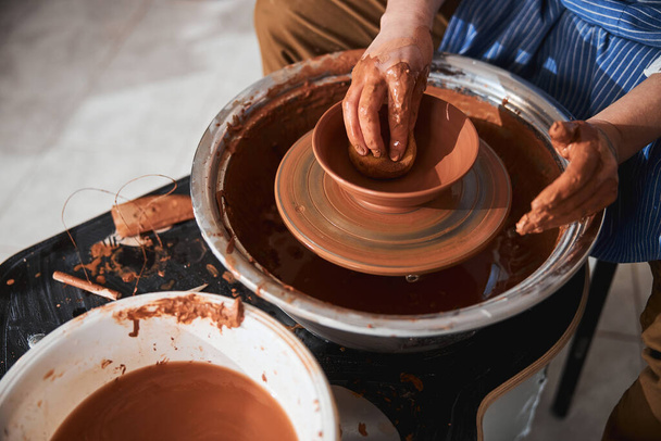 Focused photo on master molding clay bowl - Фото, зображення