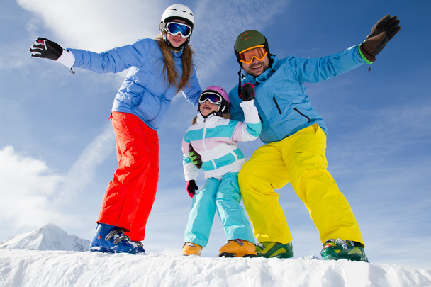 スキー、冬、雪、スキー、太陽と楽しい - 冬を楽しんでいる家族 - 写真・画像
