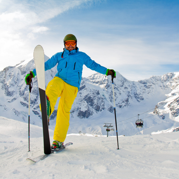 σκι, σκιέρ, χειμερινά σπορ - πορτρέτο του σκιέρ - Φωτογραφία, εικόνα