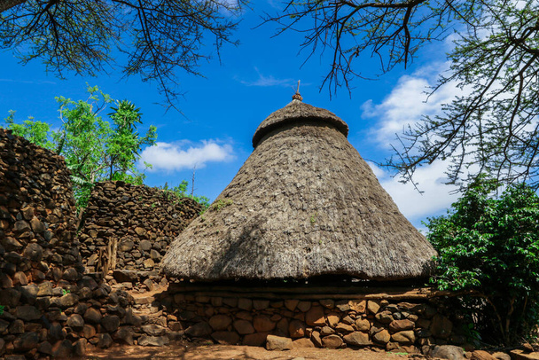 Traditionelle Häuser im Kulturdorf Konso, Äthiopien - Foto, Bild