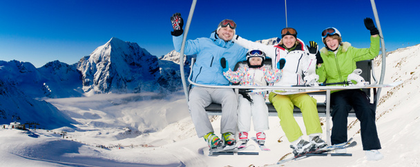 Téléski, ski, station de ski - skieurs heureux sur téléski - Photo, image