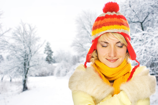 Mulher bonita em roupas de inverno
 - Foto, Imagem