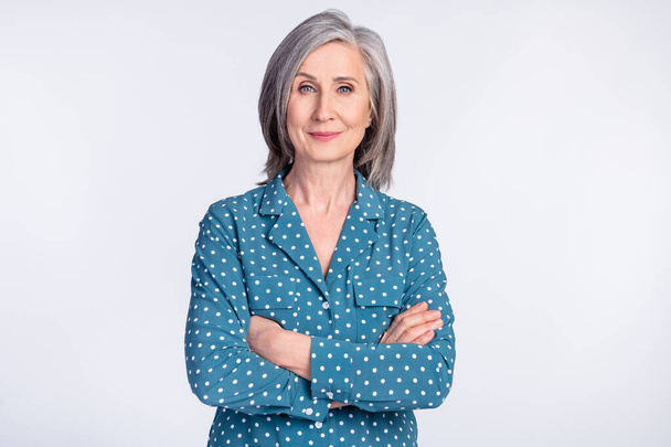 Portrait of attractive content gray-haired middle-aged woman lady folded arms isolated over gray light pastel color background - Foto, Imagen