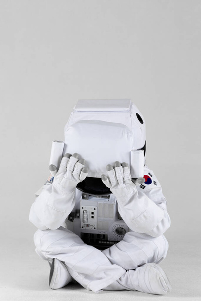 Frustrated astronaut, white background - Foto, imagen