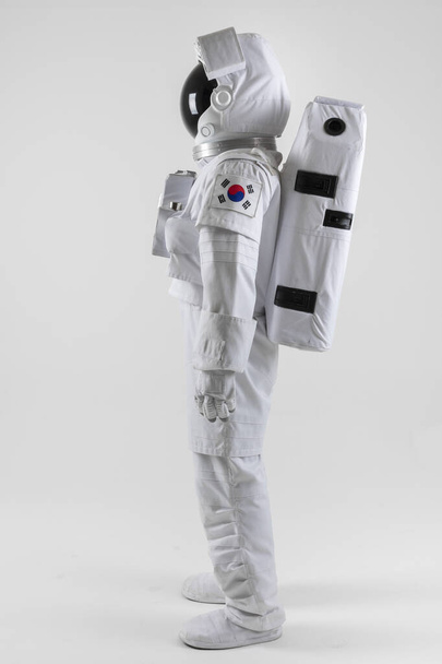 proudly standing astronaut, white background - Fotoğraf, Görsel