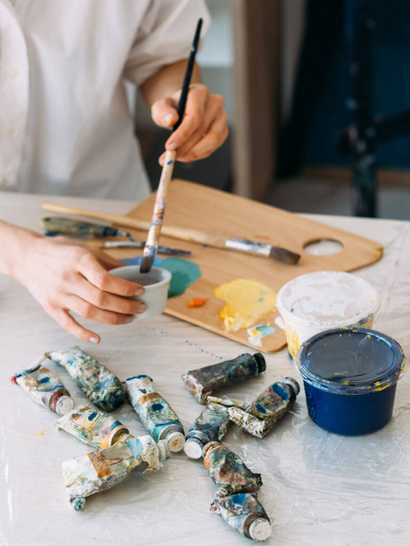 painter lifestyle art supplies artist hands paint - 写真・画像