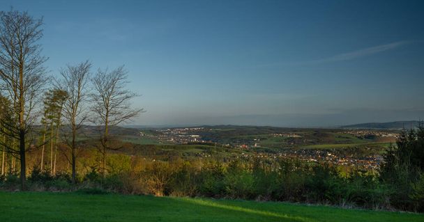 Krásné louky nad městem Vizovice s východem slunce a čerstvým barevným vzduchem na východní Moravě - Fotografie, Obrázek