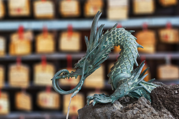 Fontaine du Dragon au Temple Kiyomizu à Tokyo
 - Photo, image