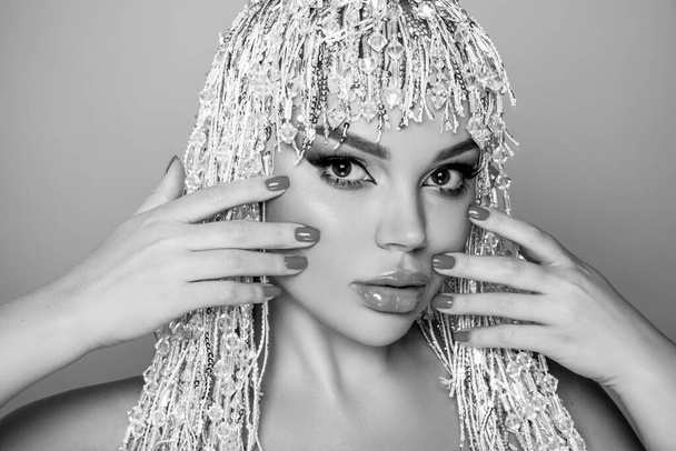 Beautiful woman in a silver wig. Portrait of an sensual adult girl with bright make up. Black and white photo. - Foto, Bild