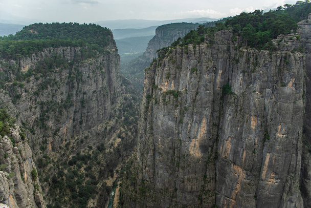 Vista de cima para o vale em taz kanyonu peru - Foto, Imagem