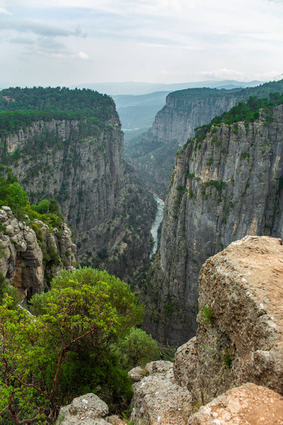Pohled shora do údolí v taz kanyonu krocan - Fotografie, Obrázek
