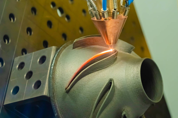 Direkte Metallabscheidung - Laserschmelzen, Pulversprühtechnologie - Foto, Bild