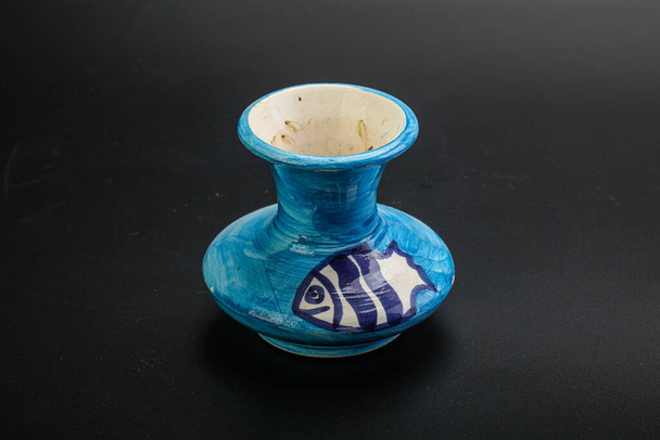 Lege keramische vaas voor flovers geïsoleerd - Foto, afbeelding