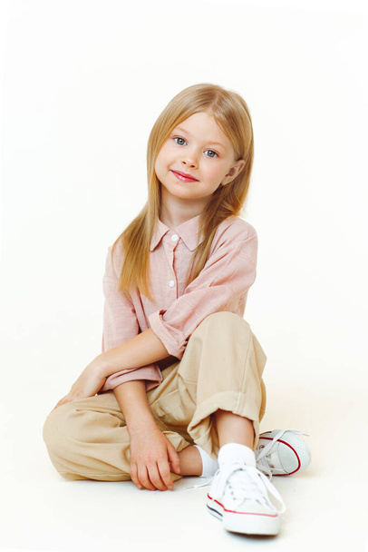 portrait of a little fashionable girl in the studio - Foto, Imagen