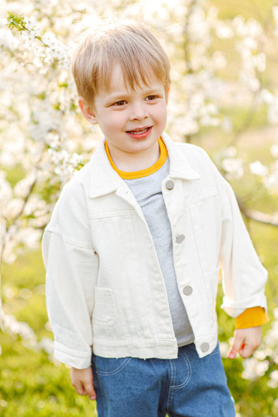 portrait of a fashionable little boy in nature - Valokuva, kuva
