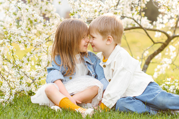 portrait of two children in the spring in nature - Foto, imagen