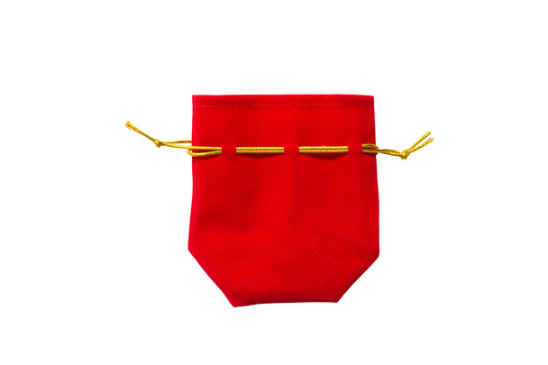 Bolso de terciopelo rojo aislado sobre fondo blanco - Foto, imagen