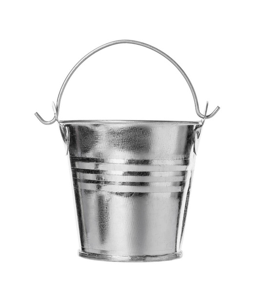 Lesklý kbelík na bílém pozadí - Fotografie, Obrázek