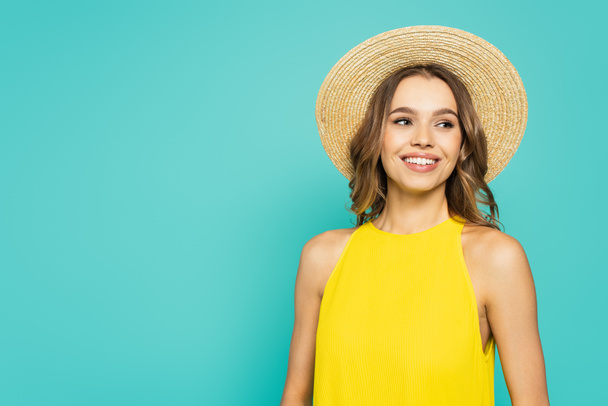 Cheerful woman in straw hat looking away isolated on blue  - Fotoğraf, Görsel