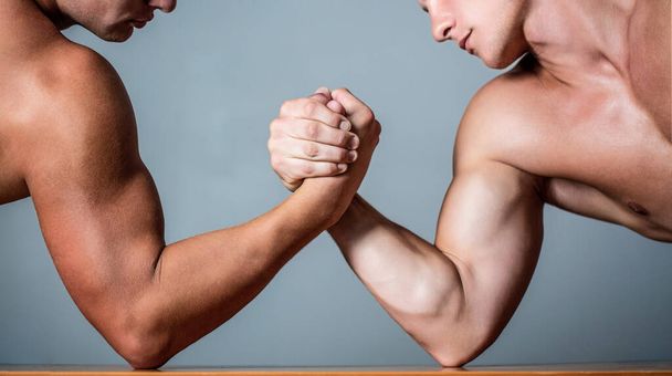 Muscular hand. Clasped arm wrestling. Two men arm wrestling. Rivalry, closeup of male arm wrestling. Two hands. Muscular men measuring forces, arms. Hand wrestling, compete. Hands or arms of man - Foto, Imagem