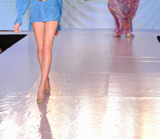 μοντέλα περπατήσει το δραπέτη στο Fashion Week Festival - Φωτογραφία, εικόνα