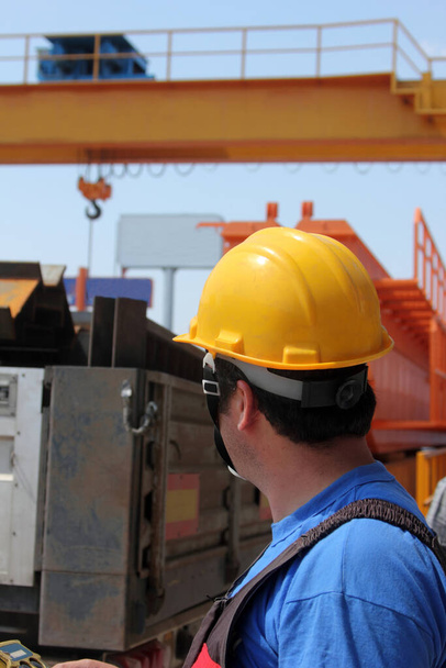 Worker loading the truck. Gantry crane. - Fotó, kép