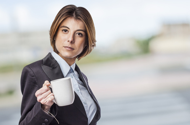 Mujer de negocios con taza
 - Foto, Imagen