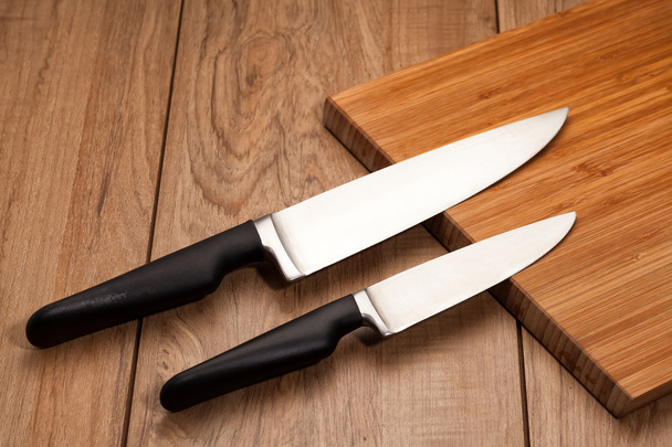 Couteaux de cuisine sur bois
 - Photo, image