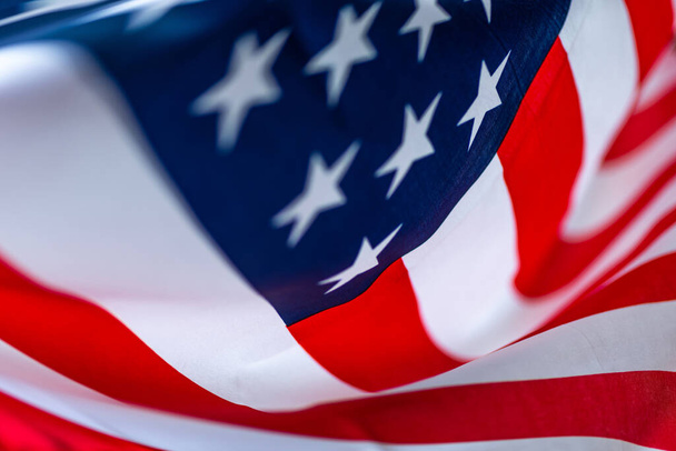Július 4 Függetlenség napja Hazafias szimbólumok USA. Nemzeti ünnep Július 4. Szövetségi ünnep Egyesült Államok. Amerikai zászló Csillagok és csíkok Vörös, Fehér és Kék Régi Glory Star-Spangled zászló - Fotó, kép