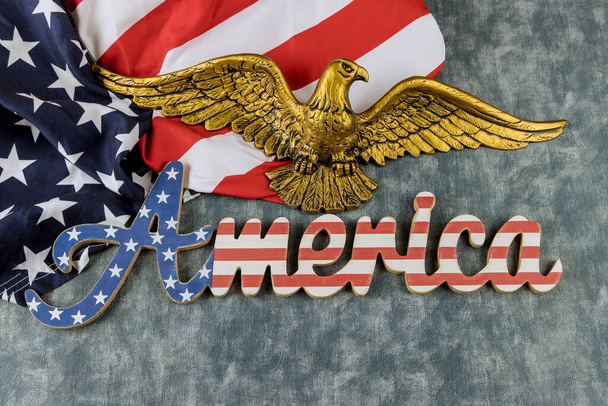 Εθνική ΗΠΑ γιορτές αμερικανική σημαία σε ξύλινο φόντο Μνημόσυνο ημέρα κείμενο Αμερική - Φωτογραφία, εικόνα
