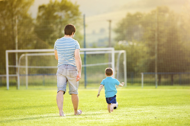 Father with son playing football - Фото, зображення