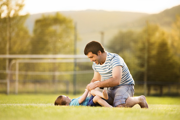 Father with son playing football - Zdjęcie, obraz