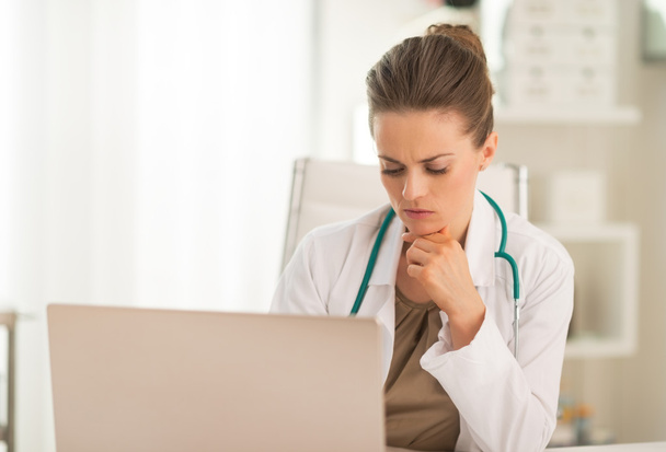 Medical doctor with laptop - Photo, Image