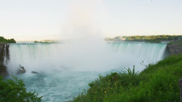 Cascate del Ferro di Cavallo alle Cascate del Niagara
 - Filmati, video