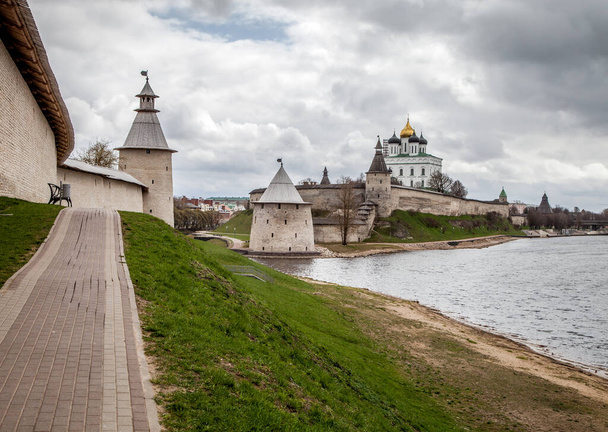 Velikaya River. View of the Pskov Kremlin and Trinity Cathedral. Cloudy spring day. Pskov.  - Фото, изображение