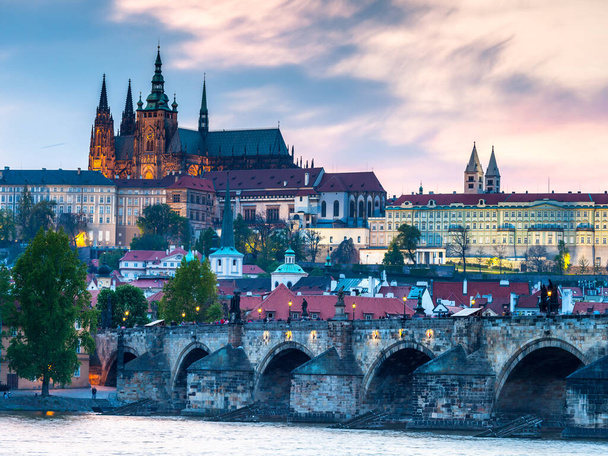 PRAGUE, CZECH REPUBLIC - CIRCA MAY 2017: View of Prague historic center with the castle, Hradcany, Charles bridge and Vltava about May 2017 у Празі. - Фото, зображення