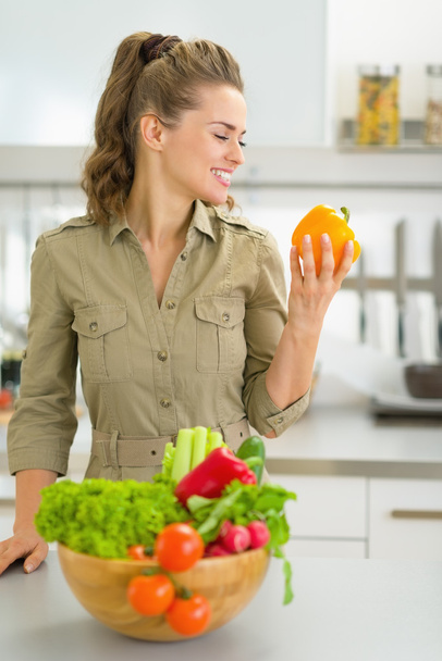 Housewife with fresh vegetables - Φωτογραφία, εικόνα