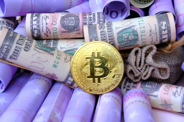 az emberek pénzt keresnek a bitcoin bányászattal