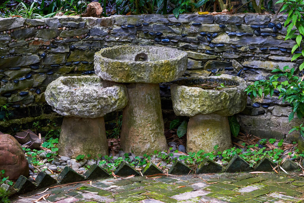Три винтажных камня тонут крупным планом - Фото, изображение