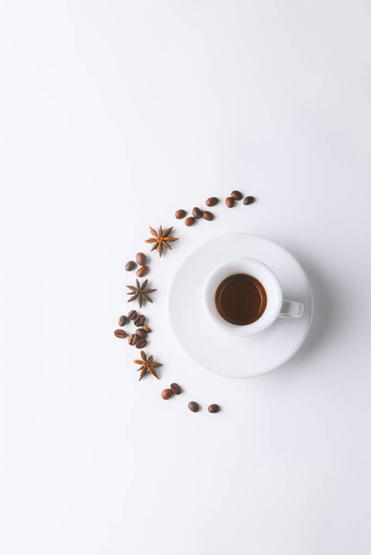 white coffee cup and beans on white background, Cup of espresso.Top view - Foto, Imagen